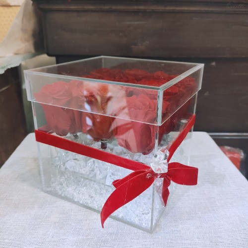 Box in plexiglass con rose vere stabilizzate